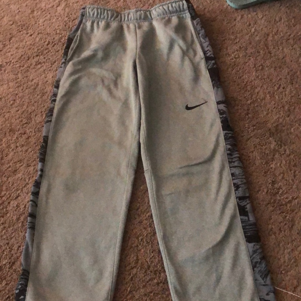 Boys M Nike athletic pants